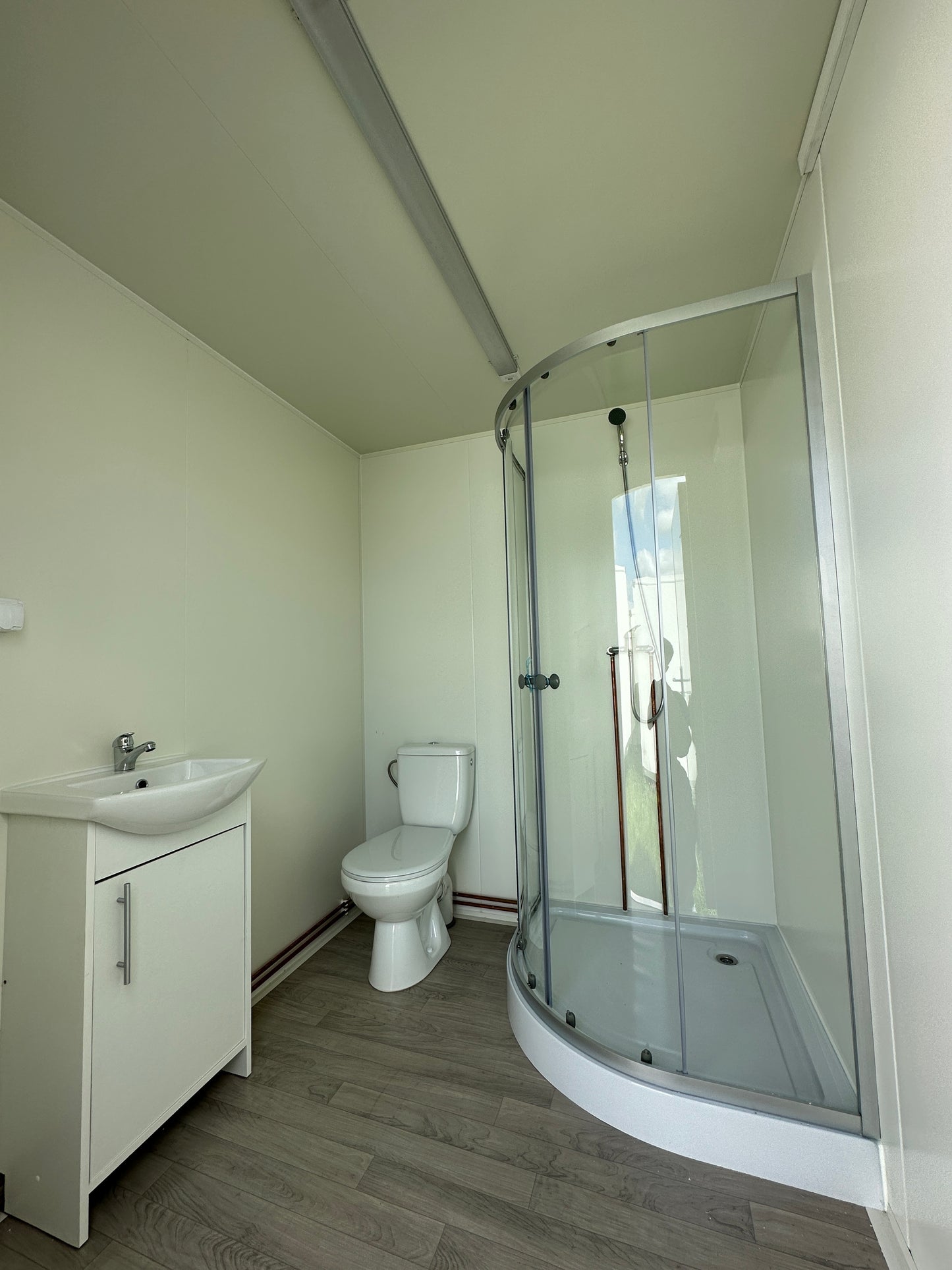WC-Anhänger Damen/Herren mit Toilette und Dusche