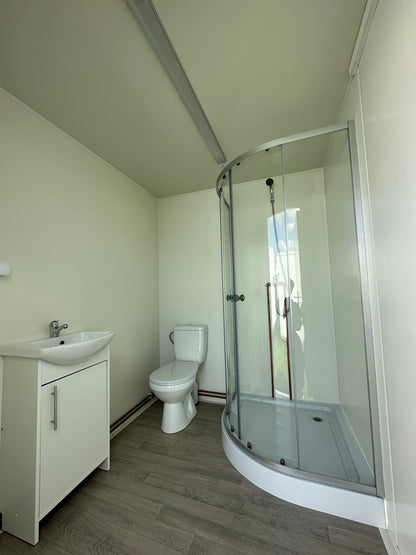 WC-Anhänger Damen/Herren mit Toilette und Dusche