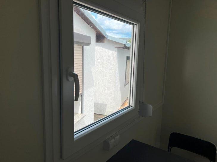 6,00 - m Büro-Anhänger mit Küchenzeile und WC