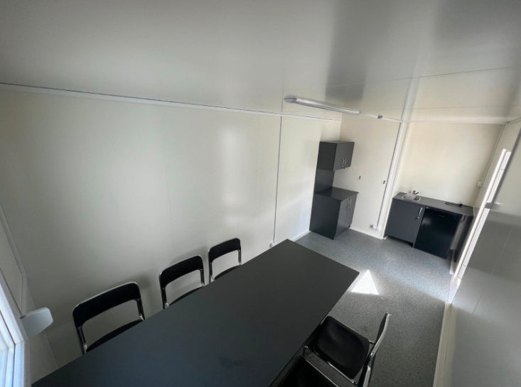 6,00 - m Büro-Anhänger mit Küchenzeile und WC