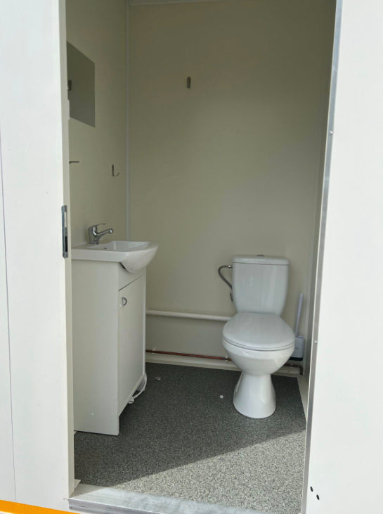 6,00 - m Büro-Anhänger mit Küchenzeile und WC