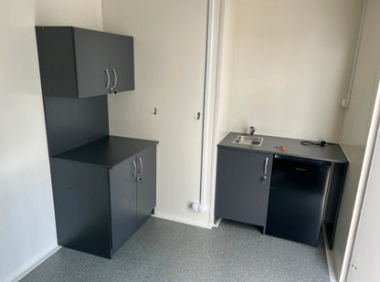 6,00 - m Büro-Anhänger mit Küchenzeile und WC