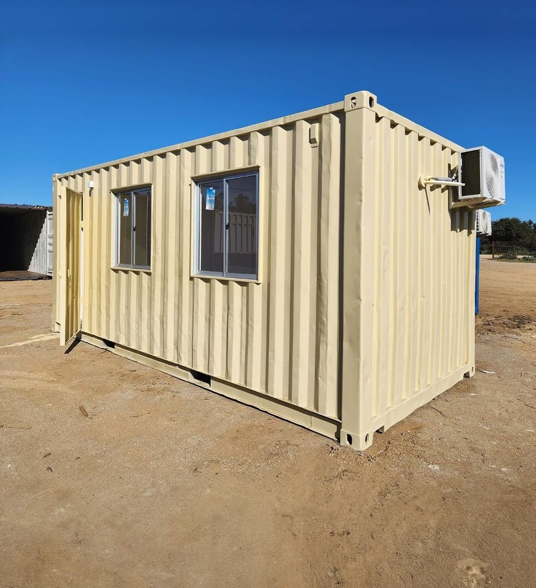 Büro aus einem Schiffscontainer, 24 m² (Ref: 10882)