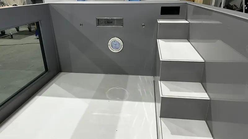 Polypropylen-Schwimmbecken (6,5 m x 2,5 m) mit 4 m großem Fenster
