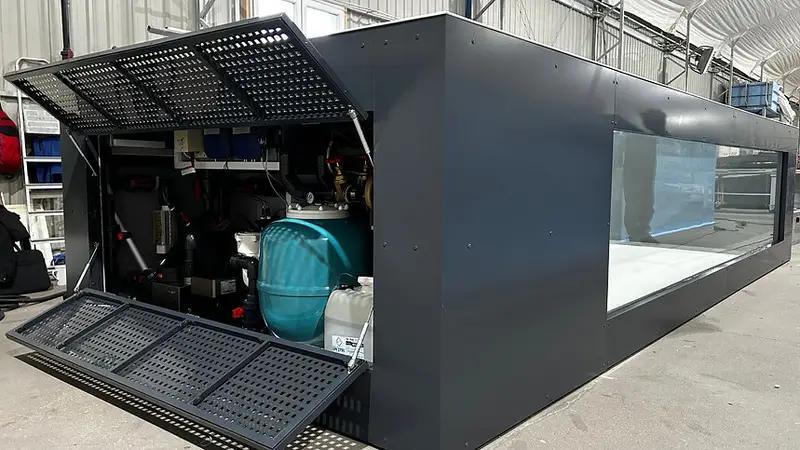 Polypropylen-Schwimmbecken (6,5 m x 2,5 m) mit 4 m großem Fenster