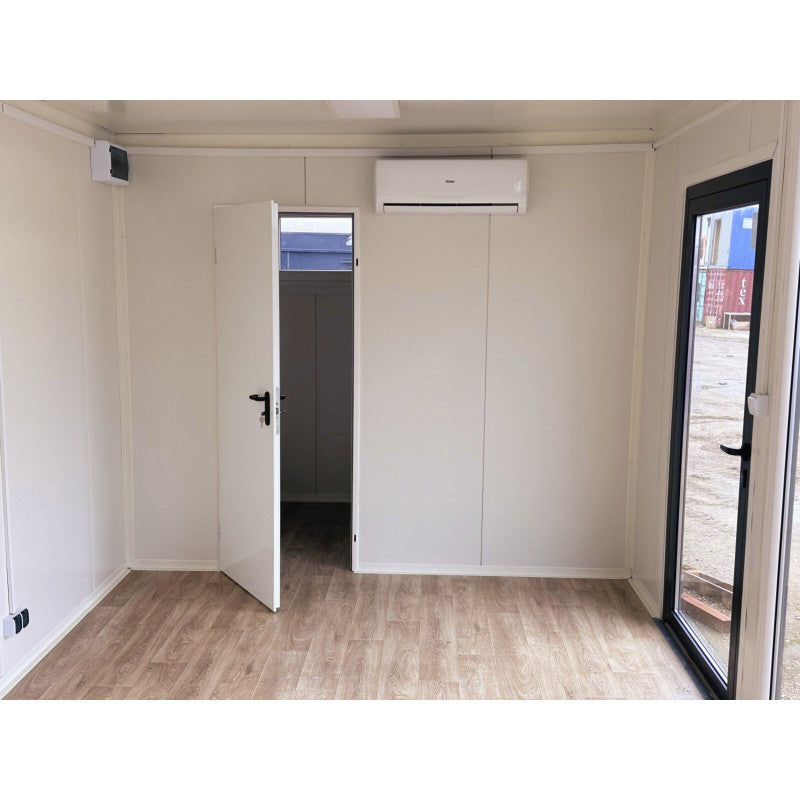 Hochcontainer 7x3 m mit großen Vitrinen / Klimaanlage / Badezimmer (Ref: 5905)