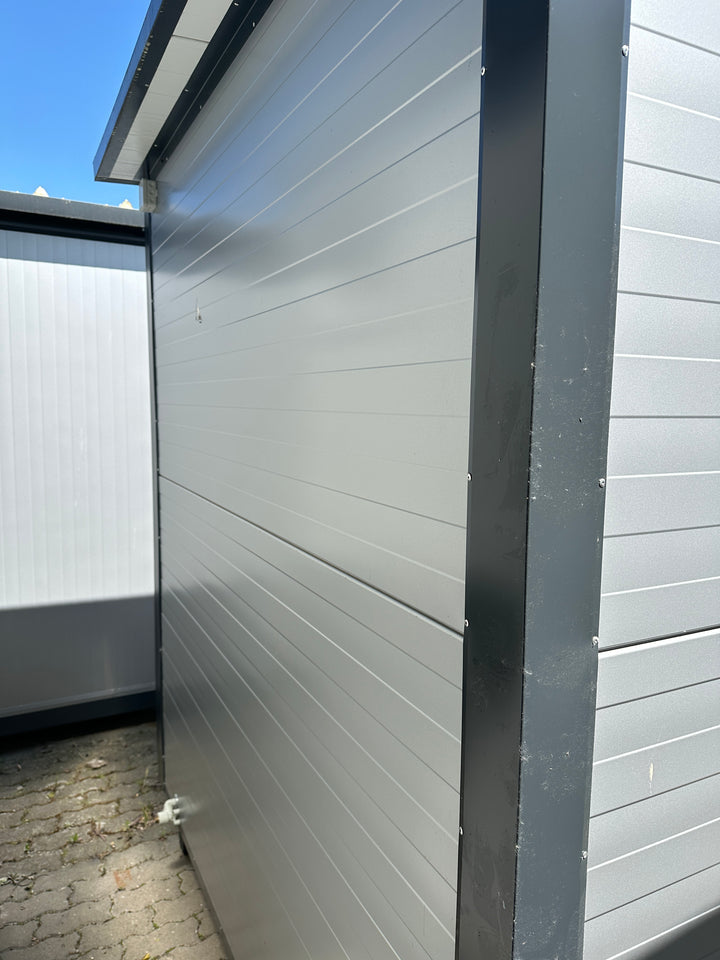 Sanitärcontainer 2,00 x 2,00 m mit Toilette und Urinal