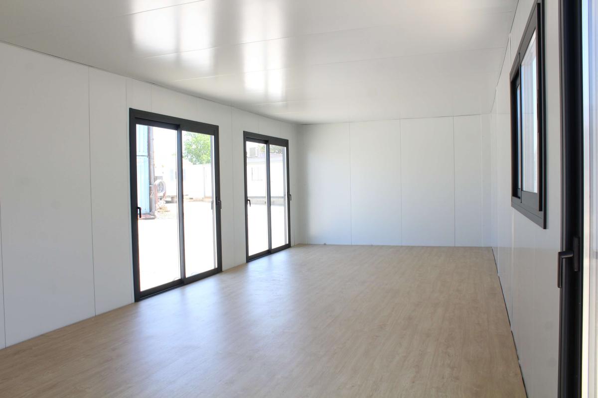 KVIP-Modul im offenen Stil, verkleidet mit Holz und Viroc (Ref: 26017)