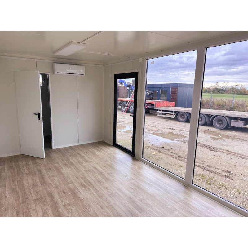 Hochcontainer 7x3 m mit großen Vitrinen / Klimaanlage / Badezimmer (Ref: 5905)