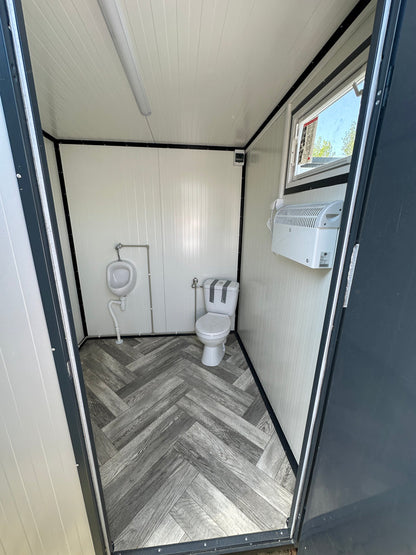 Sanitärcontainer 2,00 x 2,00 m mit Toilette und Urinal